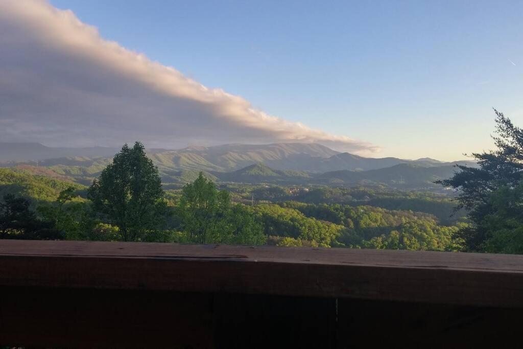 فيلا Yogi'S Den: Breathtaking Views! 3 Min To Dollywood, On 1 Acre! سيفيرفيل المظهر الخارجي الصورة